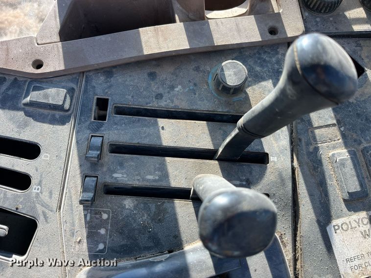 image for item LD9860 1997 John Deere 7210  tractor