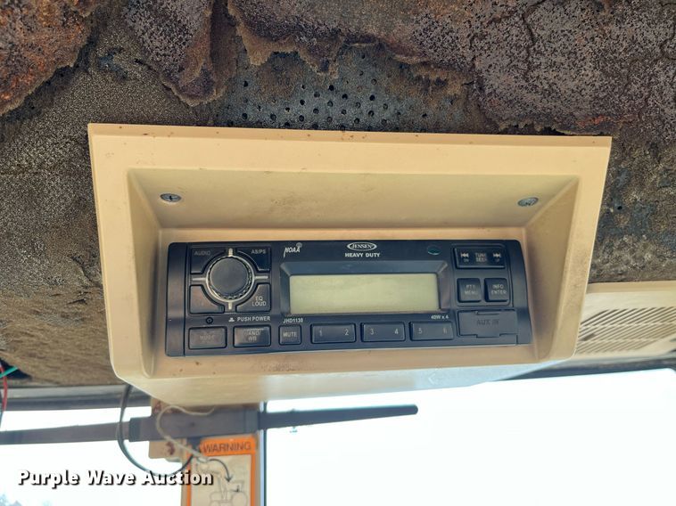 image for item LD9860 1997 John Deere 7210  tractor