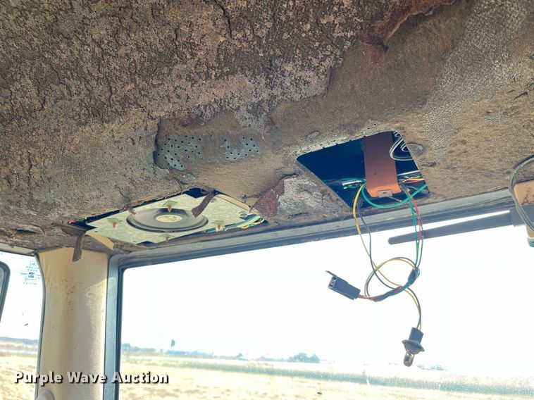 image for item LD9860 1997 John Deere 7210  tractor