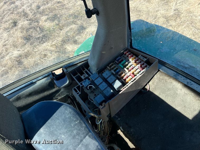 image for item LD9860 1997 John Deere 7210  tractor