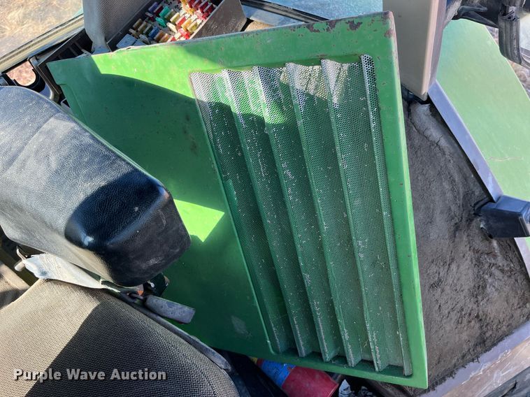 image for item LD9860 1997 John Deere 7210  tractor