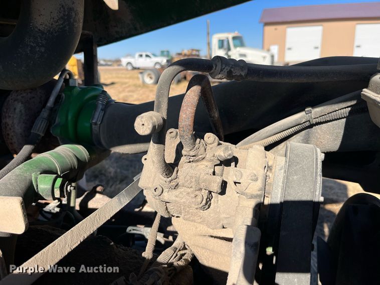 image for item LD9860 1997 John Deere 7210  tractor