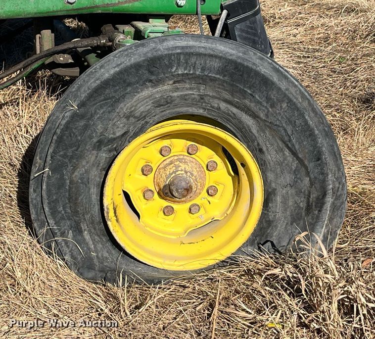 image for item LD9860 1997 John Deere 7210  tractor