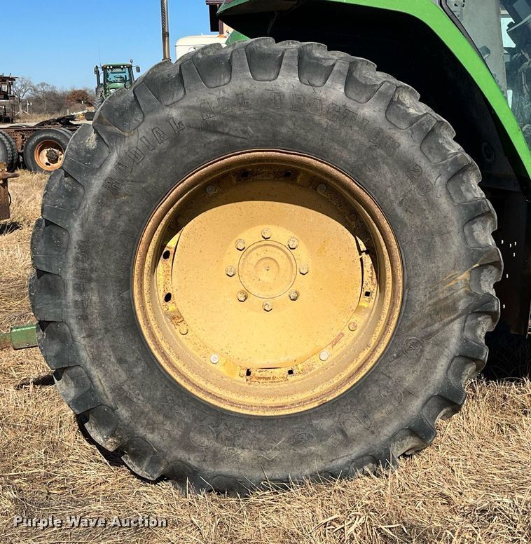 image for item LD9860 1997 John Deere 7210  tractor