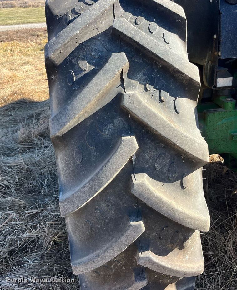 image for item LD9860 1997 John Deere 7210  tractor