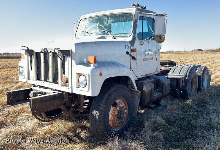 image for item LD9861 2002 International 2574  semi truck