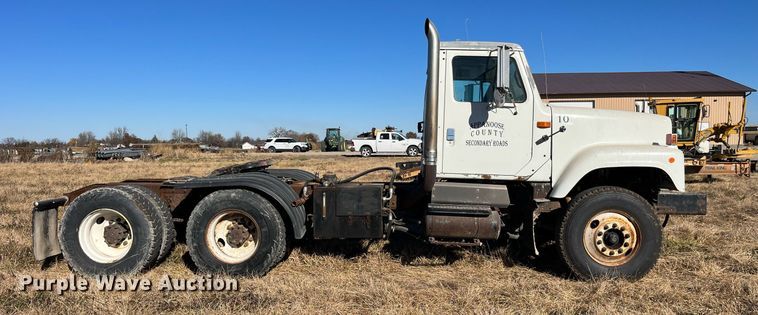 image for item LD9861 2002 International 2574  semi truck