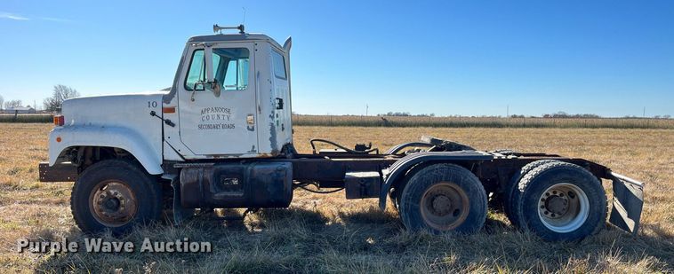 image for item LD9861 2002 International 2574  semi truck