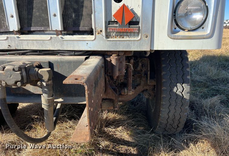 image for item LD9861 2002 International 2574  semi truck