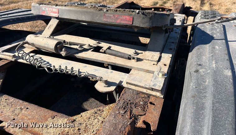 image for item LD9861 2002 International 2574  semi truck