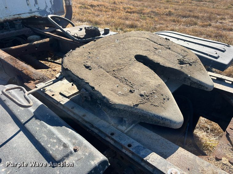 image for item LD9861 2002 International 2574  semi truck