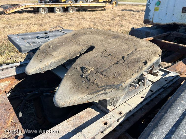 image for item LD9861 2002 International 2574  semi truck