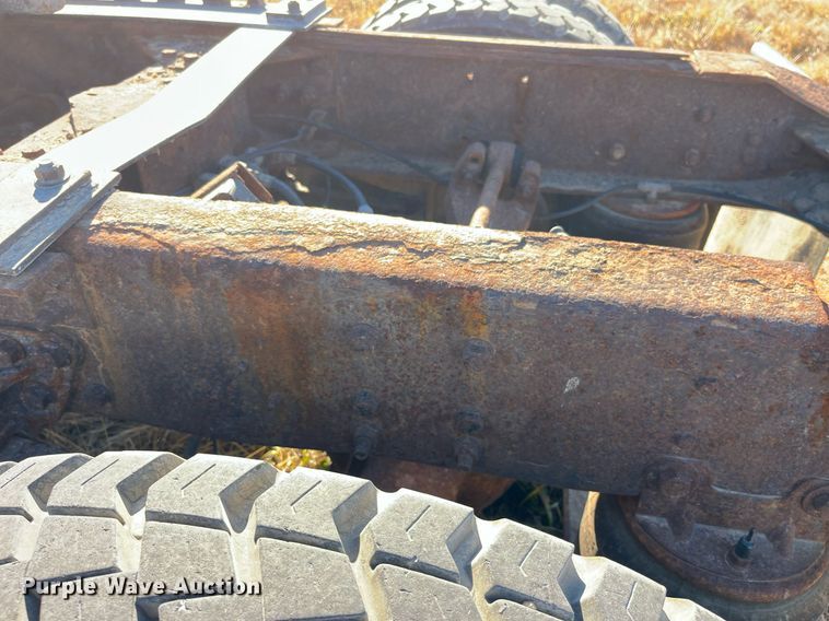 image for item LD9861 2002 International 2574  semi truck