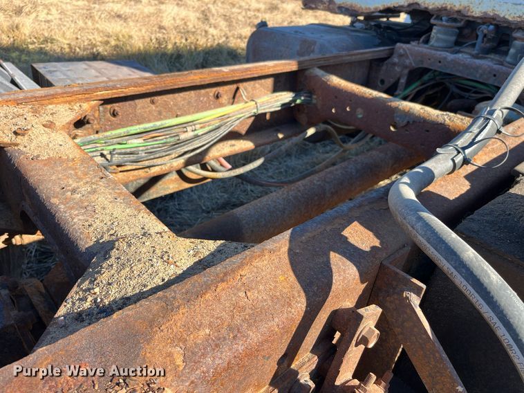 image for item LD9861 2002 International 2574  semi truck