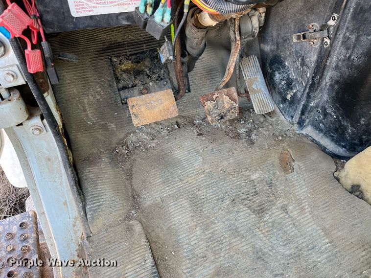 image for item LD9861 2002 International 2574  semi truck