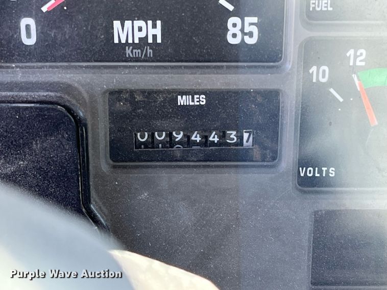 image for item LD9861 2002 International 2574  semi truck