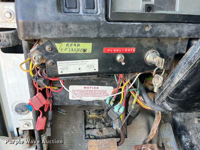 image for item LD9861 2002 International 2574  semi truck