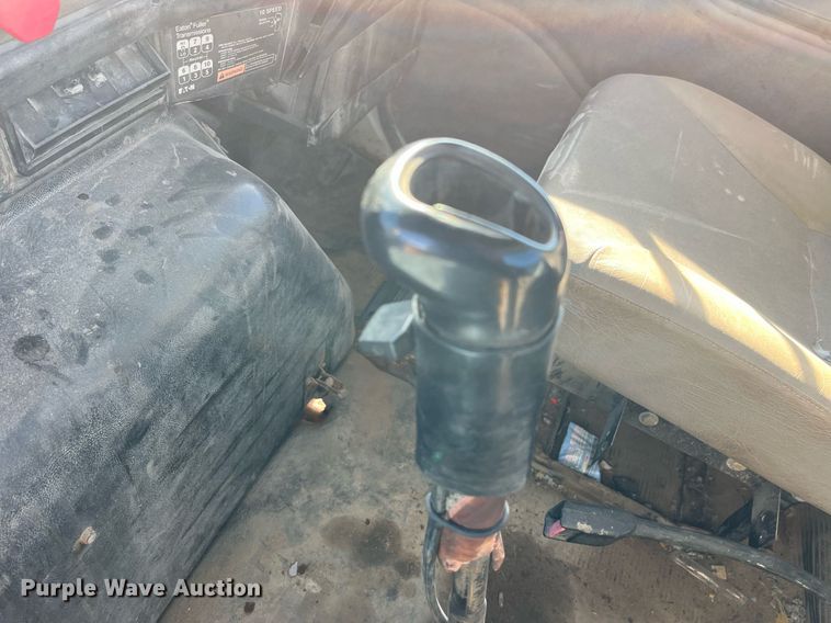 image for item LD9861 2002 International 2574  semi truck