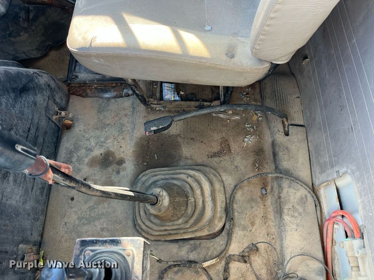 image for item LD9861 2002 International 2574  semi truck