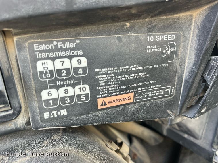 image for item LD9861 2002 International 2574  semi truck