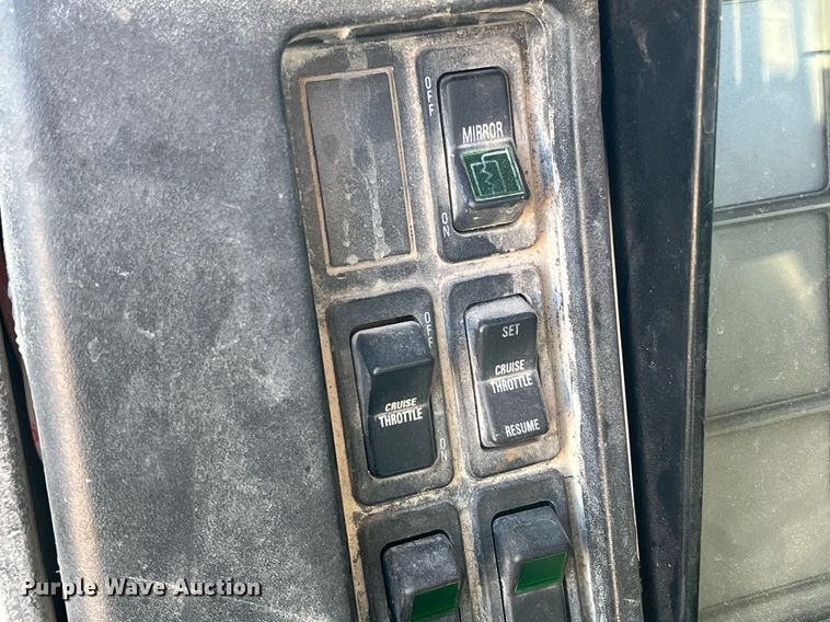 image for item LD9861 2002 International 2574  semi truck