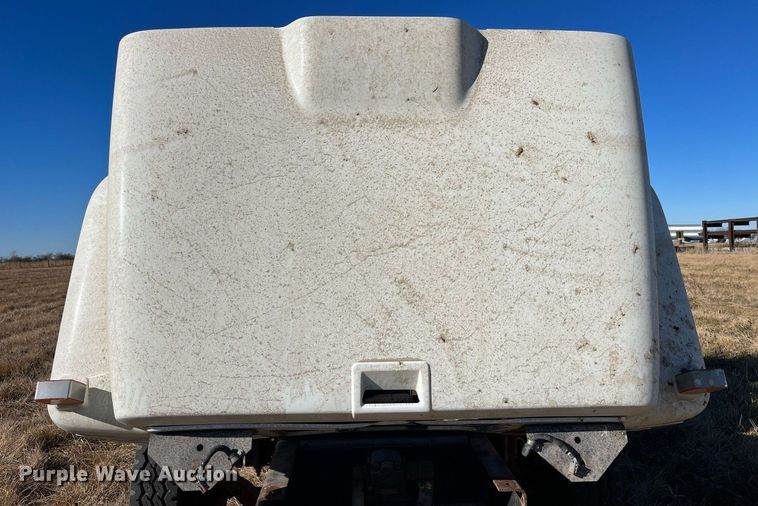 image for item LD9861 2002 International 2574  semi truck