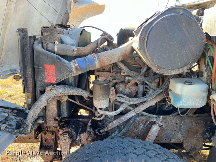 image for item LD9861 2002 International 2574  semi truck