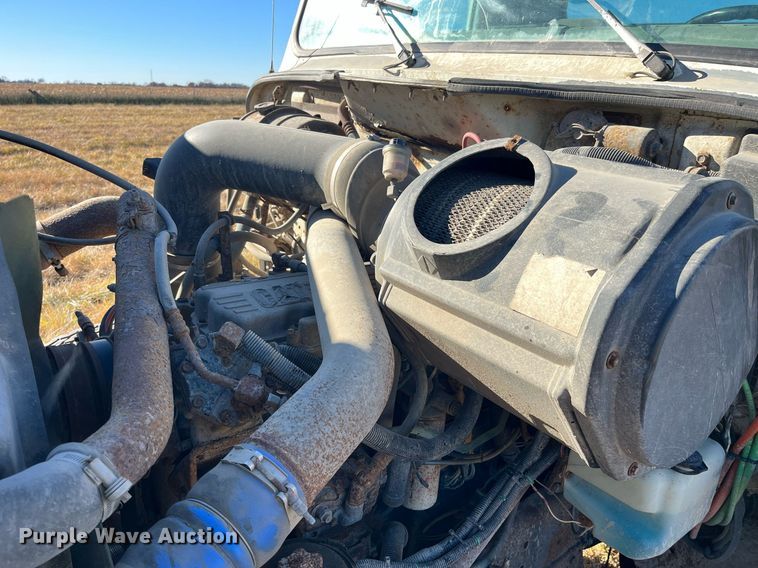 image for item LD9861 2002 International 2574  semi truck