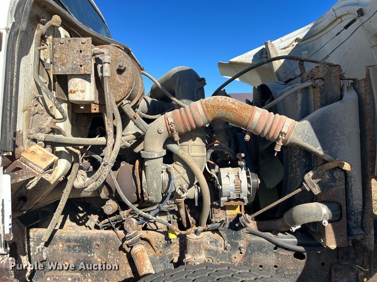 image for item LD9861 2002 International 2574  semi truck