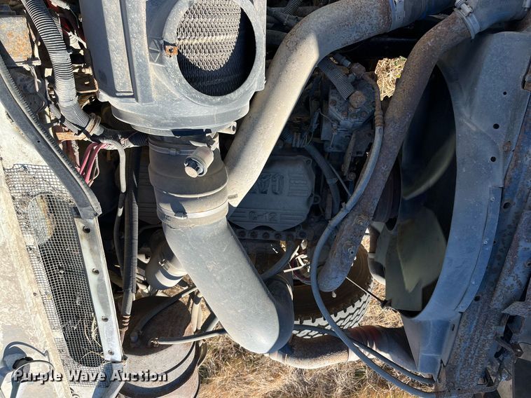 image for item LD9861 2002 International 2574  semi truck