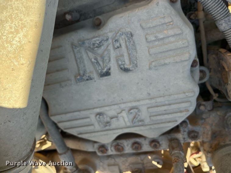 image for item LD9861 2002 International 2574  semi truck