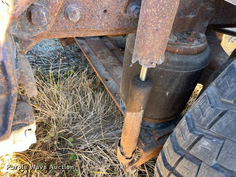 image for item LD9861 2002 International 2574  semi truck