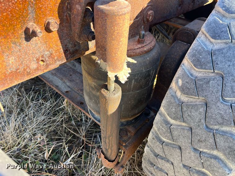 image for item LD9861 2002 International 2574  semi truck