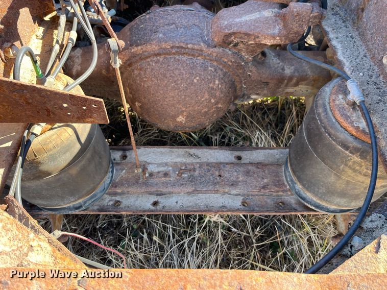 image for item LD9861 2002 International 2574  semi truck