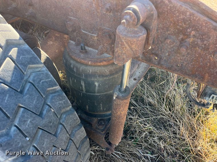 image for item LD9861 2002 International 2574  semi truck