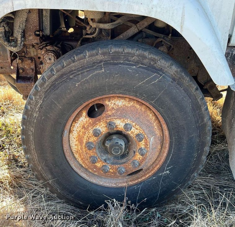 image for item LD9861 2002 International 2574  semi truck