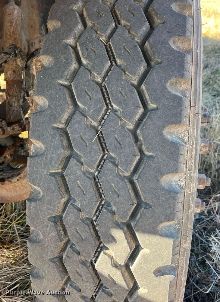 image for item LD9861 2002 International 2574  semi truck