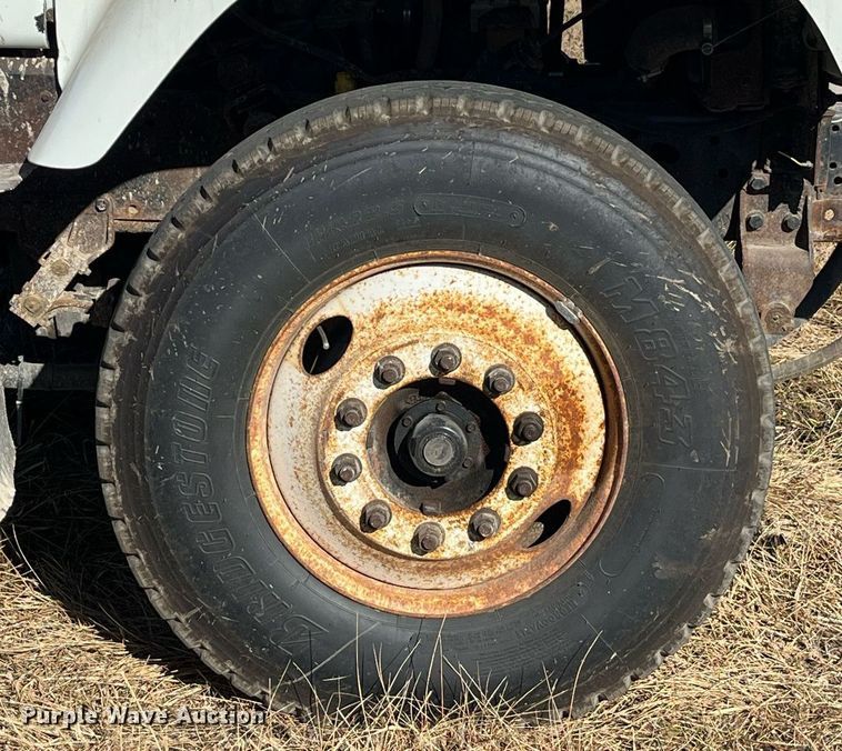 image for item LD9861 2002 International 2574  semi truck