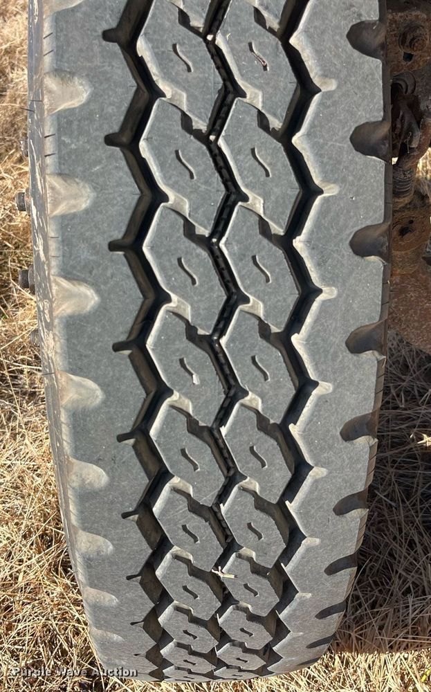 image for item LD9861 2002 International 2574  semi truck