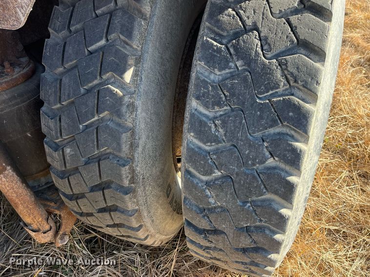 image for item LD9861 2002 International 2574  semi truck