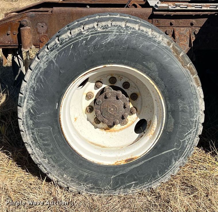 image for item LD9861 2002 International 2574  semi truck