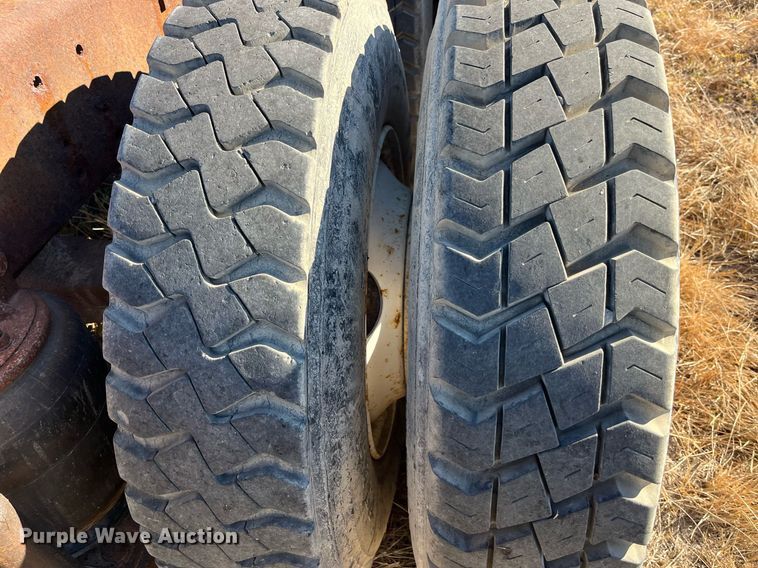 image for item LD9861 2002 International 2574  semi truck