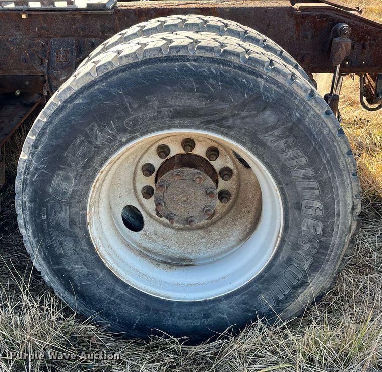 image for item LD9861 2002 International 2574  semi truck