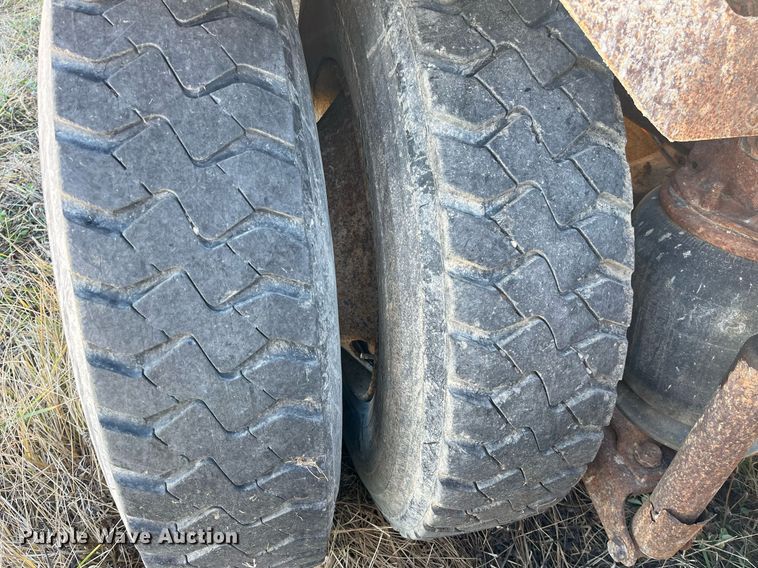 image for item LD9861 2002 International 2574  semi truck