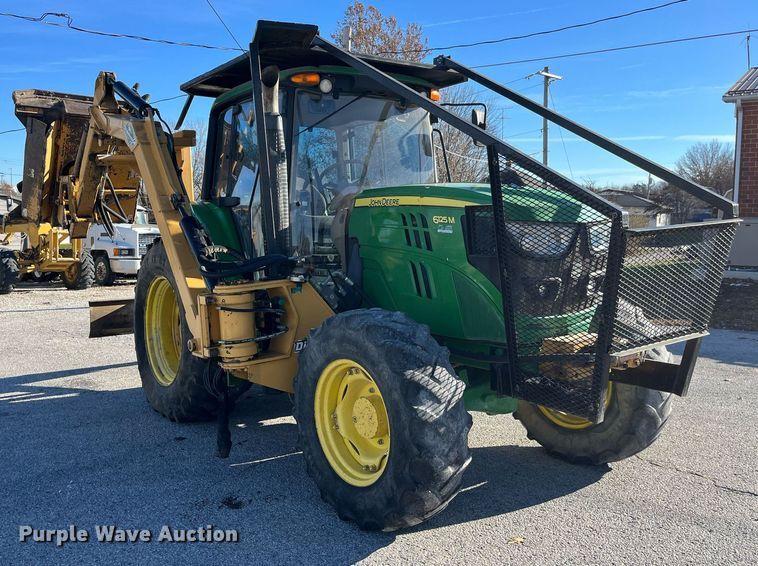 image for item LD9883 2015 John Deere 6125M  MFWD tractor