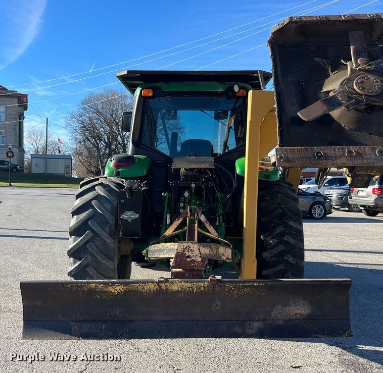 image for item LD9883 2015 John Deere 6125M  MFWD tractor