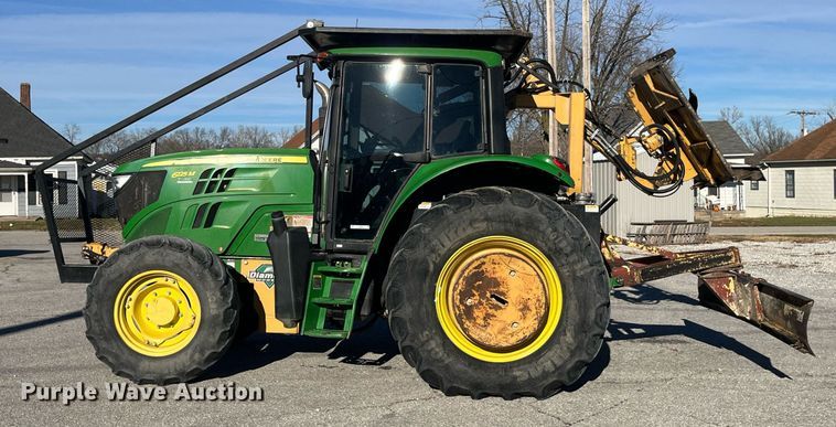 image for item LD9883 2015 John Deere 6125M  MFWD tractor