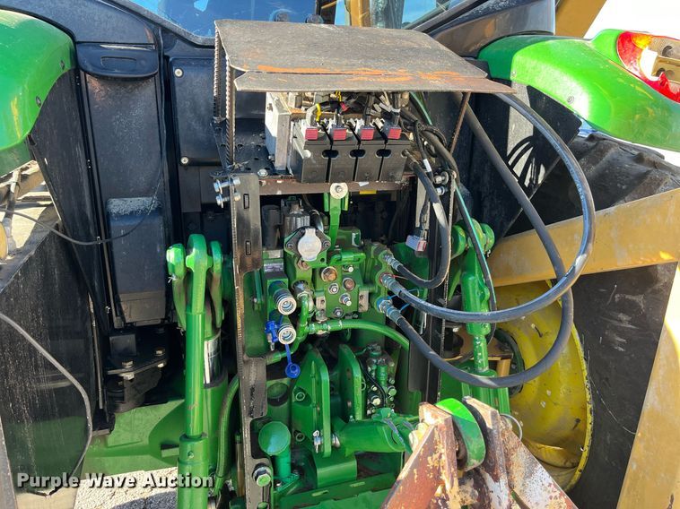 image for item LD9883 2015 John Deere 6125M  MFWD tractor