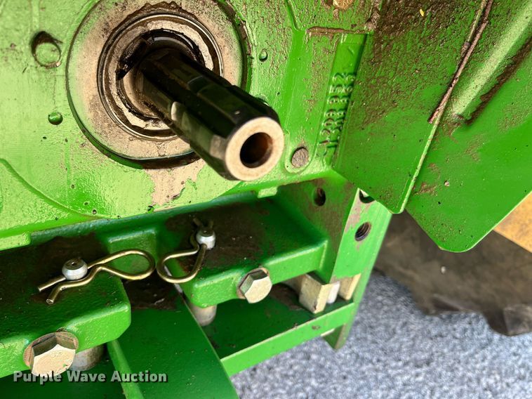 image for item LD9883 2015 John Deere 6125M  MFWD tractor