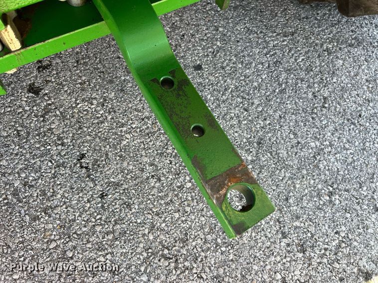 image for item LD9883 2015 John Deere 6125M  MFWD tractor